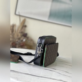 LV Артикул： M46266 Зеленый В данной модели Trio Mailbag изготовл