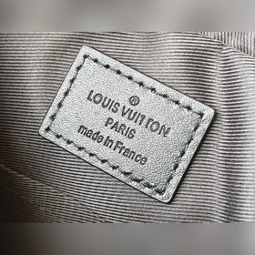 LV Артикул： M46266 Зеленый В данной модели Trio Mailbag изготовл
