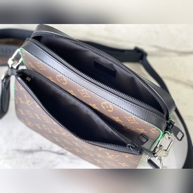 LV Артикул： M46266 Зеленый В данной модели Trio Mailbag изготовл