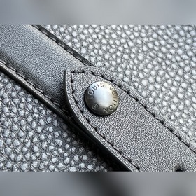 LV Артикул： M58494 Черный  Почтовая сумка Trunk Изготовлена из