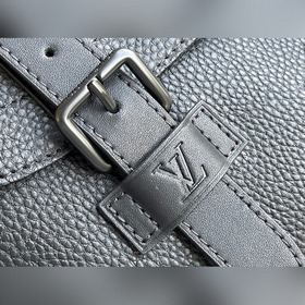 LV Артикул： M58494 Черный  Почтовая сумка Trunk Изготовлена из 