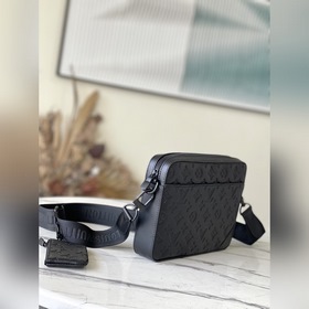 LV Модель： M69827 Почтовая сумка Классический узор, выбитый на к