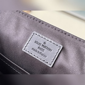 LV Модель： N42711 Кожаная сумка-почтальон с тиснением, маленькая