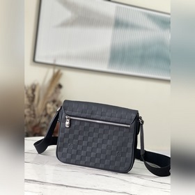 LV Модель： N42711 Кожаная сумка-почтальон с тиснением, маленькая