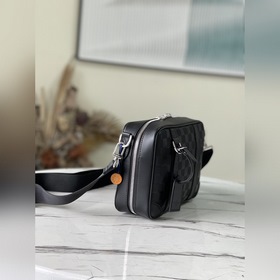 LV Артикул： N45286 Почтовая сумка Изготовлена из кожи быка, имее