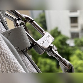 LV Артикул： N50068 Белая клетка Trio Почтовая сумка Модель из тк