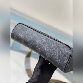 LV Модель M45627 District Маленькая сумка почтальона Изготовлена