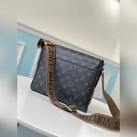 LV Модель M45627 District Маленькая сумка почтальона Изготовлена