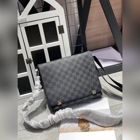 LV DISTRICT Маленькая сумка N41028 черная Стильная и легко сочет