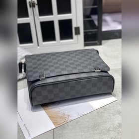 LV DISTRICT Маленькая сумка N41028 черная Стильная и легко сочет