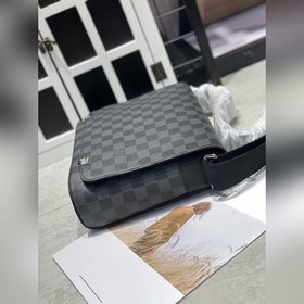 LV DISTRICT Маленькая сумка N41028 черная Стильная и легко сочет