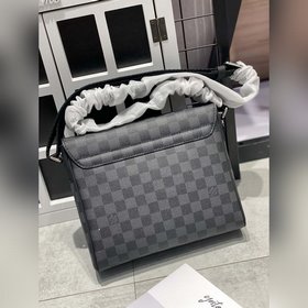 LV DISTRICT Маленькая сумка N41028 черная Стильная и легко сочет