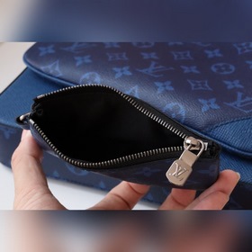 LV Артикул： M30848 Сумка почтальона Эта сумка-почтальон Trio из