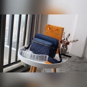 Сумка LV Mailman Артикул： M30233 Встречайте весну-лето 2019 года