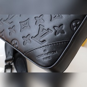 LV Модель： M69827 Почтовая сумка из кожи с тиснением Сумка курьер