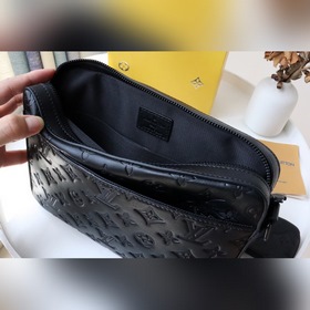 LV Модель： M69827 Почтовая сумка из кожи с тиснением Сумка курьер