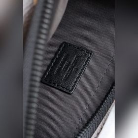 LV 【 S Lock Почтовая сумка】 Артикул： M45683 Эта модель изготовле