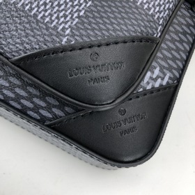 LV Модель M69443 Черный Мужской комплект из трех предметов Poche