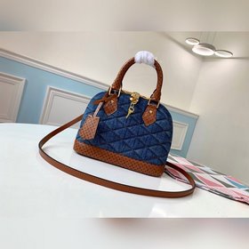 LV модель M55048 сумочка-ракушка В начале осени 2019 года обновле