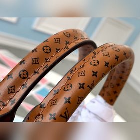 LV модель M55048 сумочка-ракушка В начале осени 2019 года обновле