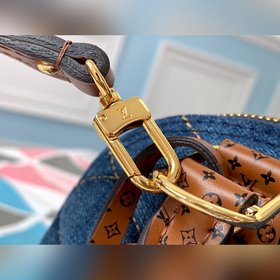 LV модель M55048 сумочка-ракушка В начале осени 2019 года обновле