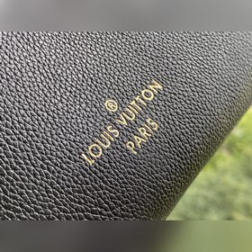 LV Артикул： M57728 ON MY SIDE Маленькая сумка Эта сумка On My Si