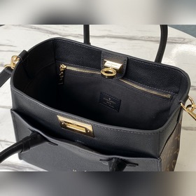 LV Артикул： M57728 ON MY SIDE Маленькая сумка Эта сумка On My Si