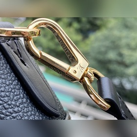 LV Артикул： M57728 ON MY SIDE Маленькая сумка Эта сумка On My Si