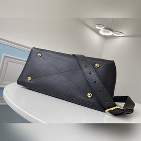 LV Артикул： M45522 Черная сумка Melie Эта сумка Melie из ткани 
