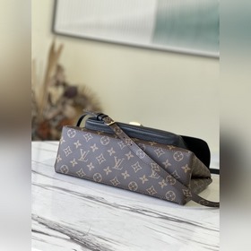 LV Артикул： M44259 Черная сумка-мессенджер Deep Dive Classic Сум