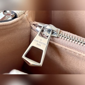 LV Артикул： M20520 Бежевая сумка среднего размера  Сумка средне
