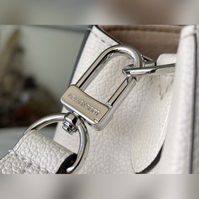 LV Модель： M20520 Бежевая сумка небольшого размера Изготовлена и