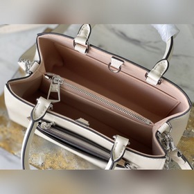 LV Модель： M20520 Бежевая сумка небольшого размера Изготовлена и
