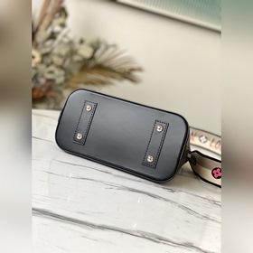 LV Артикул： M40302 Черный Сумка Alma BB Одна из самых знаковых 