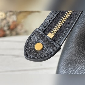 LV Артикул： M45811 Черная сумка Grand Palais с тиснением Мягкая 
