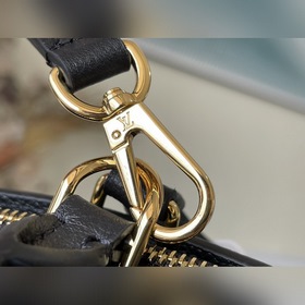 LV Артикул： M45811 Черная сумка Grand Palais с тиснением Мягкая 
