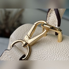 LV Модель： M46008 Сумка BB молочного цвета Большая сумка из кожи