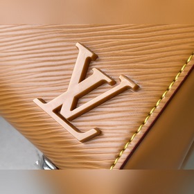 LV Модель： M58931 Карамельно-коричневый Мини-сумка Cluny Два ст