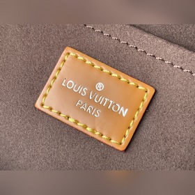 LV Модель： M58931 Карамельно-коричневый Мини-сумка Cluny Два ст