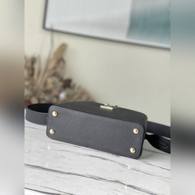 LV Артикул： M59066 Маленькая сумка Изготовлена из кожи с полной