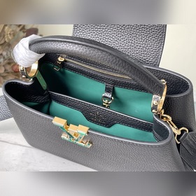 LV Артикул： M59066 Маленькая сумка Изготовлена из кожи с полной