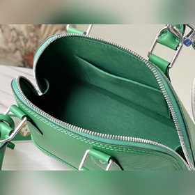 LV Модель： M59357 Одна из самых знаковых моделей сумок BB На это