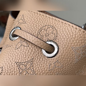 LV Модель： M59655 Bella Tote Изготовлена из мягкой перфорированн