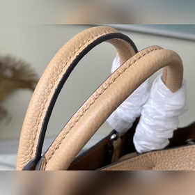 LV Модель： M59655 Bella Tote Изготовлена из мягкой перфорированн