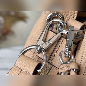 LV Модель： M59655 Bella Tote Изготовлена из мягкой перфорированн