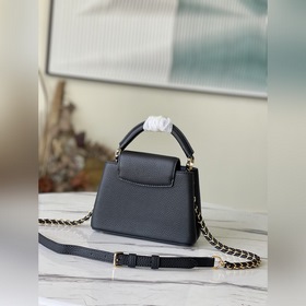 LV Артикул： M59709 Черный Мини-сумка Изготовлена из яркой кожи,