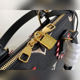 LV Артикул： M44832 Черная сумка с крупной ручной ручкой и шелког