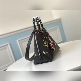 LV Артикул： M44832 Черная сумка с крупной ручной ручкой и шелког
