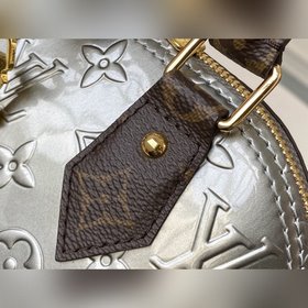 LV Артикул： M90584  Сумка Alma BB Блестящая кожа Monogram Verni