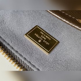 LV Артикул： M90584  Сумка Alma BB Блестящая кожа Monogram Verni